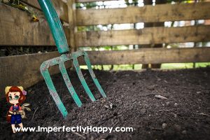 Troubleshooting Your Compost - get black gold in no time at all! | ImperfectlyHappy.com
