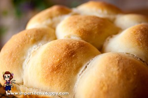 Homemade Dinner Roll Recipe - easy and delicious! |by ImperfectlyHappy.com