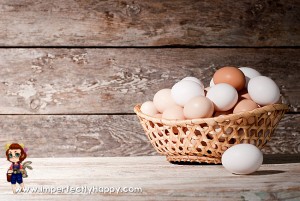 Selling Eggs from your backyard homestead - how to start a small egg business. | ImperfectlyHappy.com
