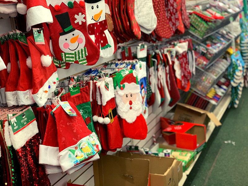 what to buy at the dollar store - holiday decor 