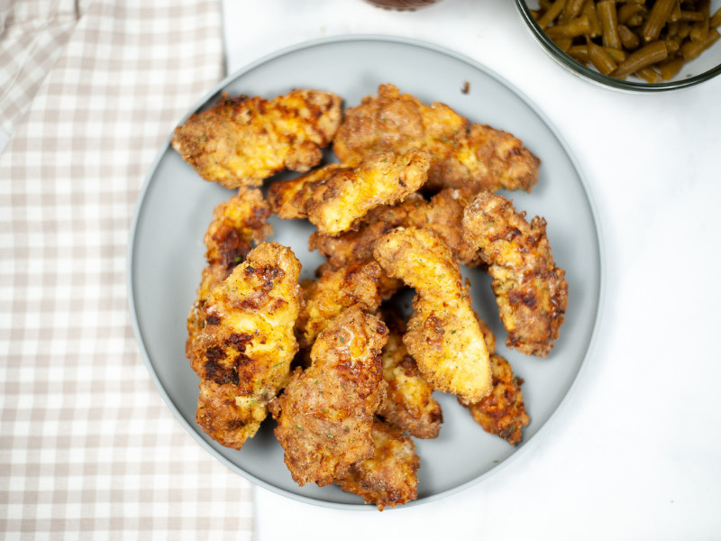 Fried Chicken prepared and served with green beans