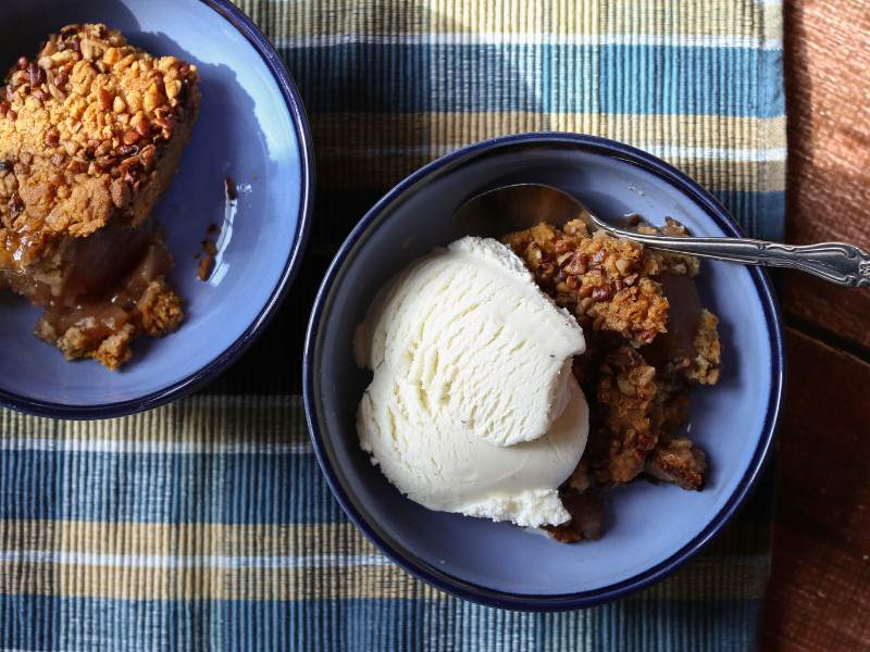 How to Store Slow Cooker Apple Cake with vanilla ice cream